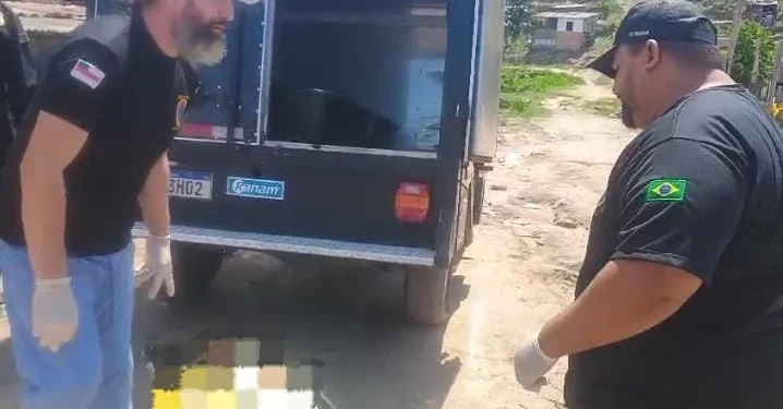 Cena forte: Em Manaus, homem encontra o irmão morto a facadas em casa após festa