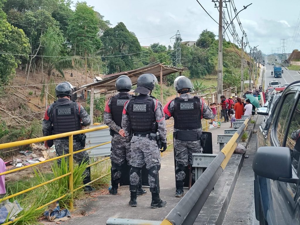 Operação de reintegração de posse prende 5 pessoas na zona norte de Manaus