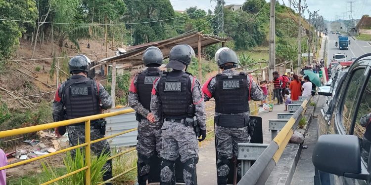 Operação de reintegração de posse prende 5 pessoas na zona norte de Manaus