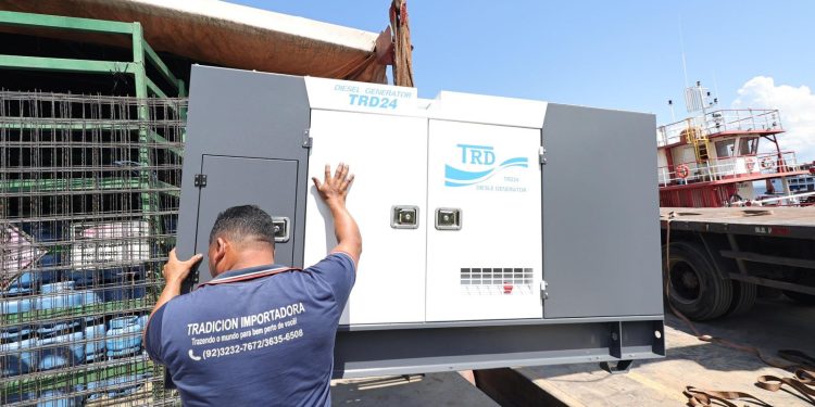 Emenda de Delegado Péricles garante gerador de energia para escola de Envira