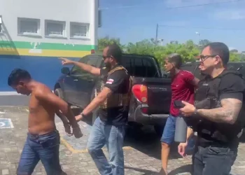 Dupla que roubava rotas do Distrito Industrial e acertou mulher com tiro é presa