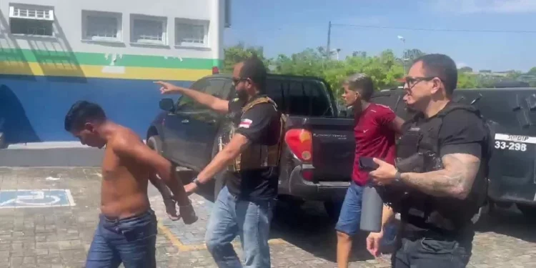 Dupla que roubava rotas do Distrito Industrial e acertou mulher com tiro é presa