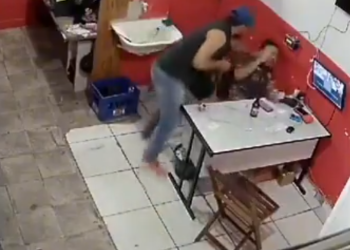 Vídeo: Filha de policial penal é xingada de ‘baranga’ e ele mata a tiros rapaz que fez o comentário