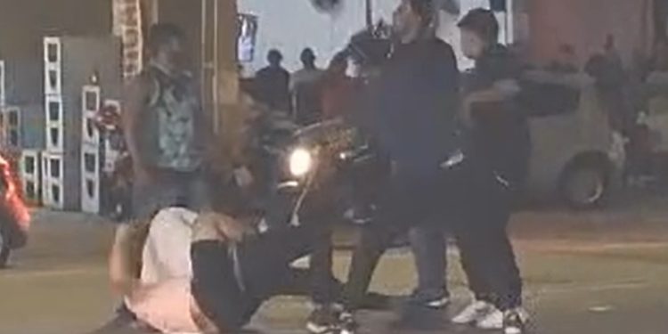 Vídeo: moradores da Zona Norte preferem filmar a separar briga em Manaus