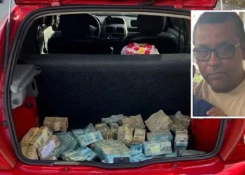 Dentro de condomínio, mais de R$ 1 milhão é encontrado dentro de carro estacionado há 15 dias
