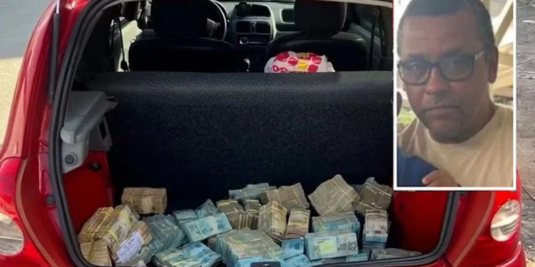 Dentro de condomínio, mais de R$ 1 milhão é encontrado dentro de carro estacionado há 15 dias