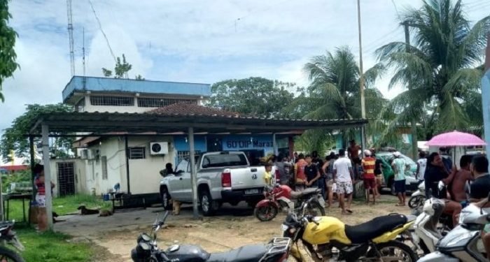 Cena forte: Homem morre com terçadada no pescoço após ser agredido por ‘noiados’ no interior do AM