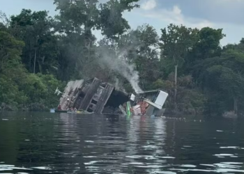 Sobe para quatro o número de vítimas fatais de incêndio em embarcação; todas são mulheres