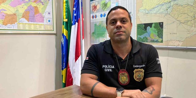 Delegado que gravou vídeo cantando ‘te f0de’ tem prisão decretada em Manaus