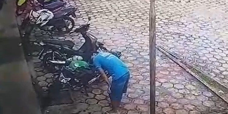 Vídeo: veja ladrão furtando moto de estacionamento em hospital do Amazonas