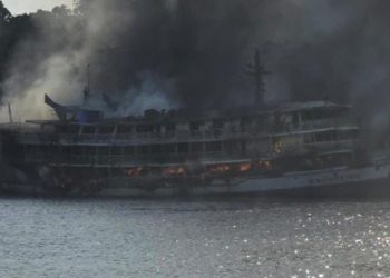 Governo do AM monta força-tarefa para atender vítimas de incêndio em embarcação em Uarini