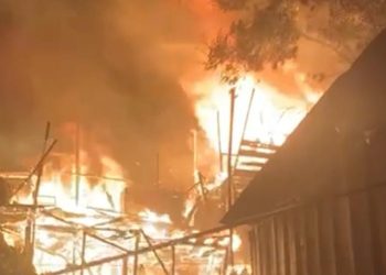 Vídeo: Incêndio de grande proporção deixa nove famílias sem casa no bairro Santo Agostinho