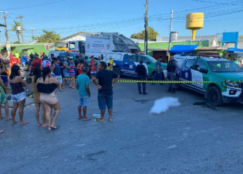 Cena forte: Idoso de 76 anos fica desolado após motoqueiro colidir com o carro dele e morrer em Manaus