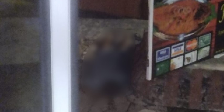 Corpo é encontrado jogado em frente de restaurante no bairro Compensa