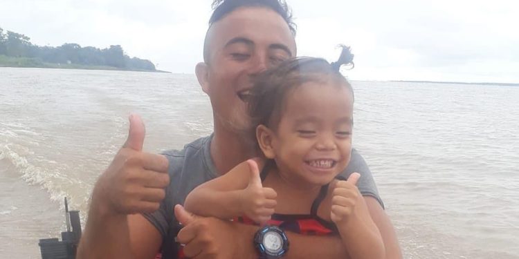 Pai e filha desaparecem em Urucará após naufrágio de canoa durante temporal
