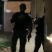 Vídeo: ‘amostradinho’ ameaça polícia com facão em Manaus e ganha bala de presente