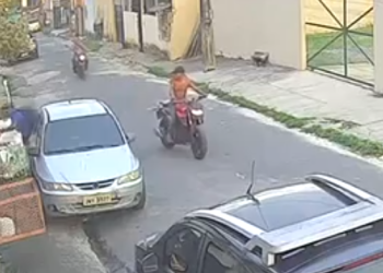 Vídeo: Dupla de ‘lalaus’ no Mutirão roda pelas ruas do bairro e faz diversas vítimas