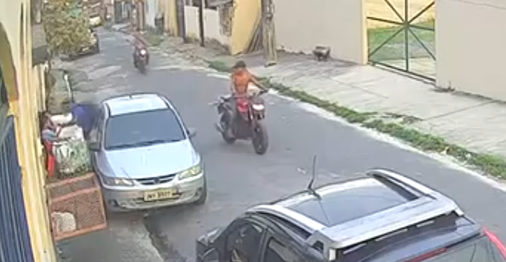 Vídeo: Dupla de ‘lalaus’ no Mutirão roda pelas ruas do bairro e faz diversas vítimas