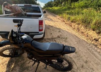 Homem tenta matar vítima a terçadadas para roubar R$ 1,5 mil no interior do AM