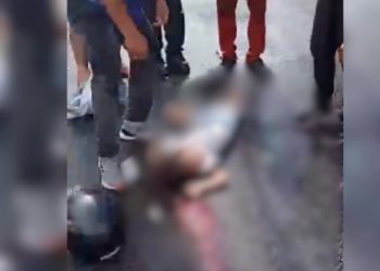 Vídeo: avô coloca namorada e neta na moto, e a menina de 5 anos acaba sofrendo acidente