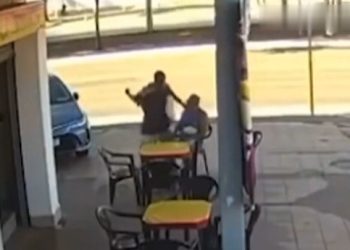Vídeo forte: homem leva facada no peito e morre no Distrito esperando x-salada no lanche