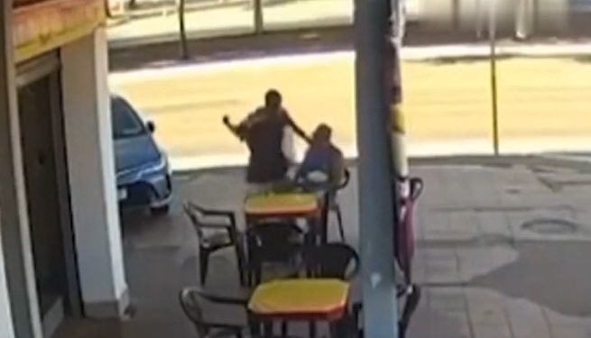 Vídeo forte: homem leva facada no peito e morre no Distrito esperando x-salada no lanche