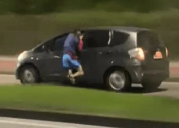 Vídeo mostra ladrão sendo arrastado por carro ao tentar roubar o celular do motorista