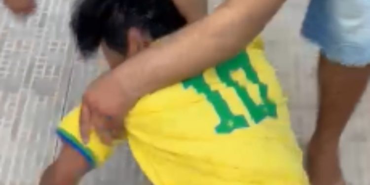 “Faz isso não”, diz assaltante com medo da população após tocar o terror em padaria de Manaus