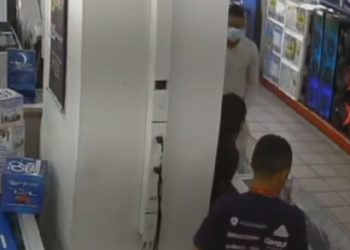 VÍDEO: Quadrilha que foi flagrada roubando loja da TV Lar no Centro é presa; funcionária ajudava