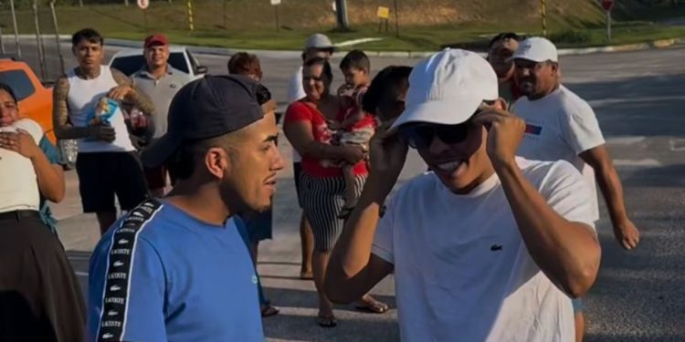 'Mano Queixo' e 'Lucas Picolé' festejam saído da cadeia mesmo condenados por estelionato; veja o vídeo