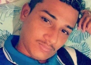 Jovem morto com tiros na cabeça no bairro Cidade de Deus gerenciava prostíbulo, diz irmão