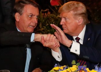 Tiroteio em comício de Trump é comparado à facada em Bolsonaro