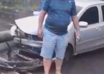 Vídeo: Pneu explode e motorista acaba colidindo contra o poste em Manaus; ninguém ficou ferido