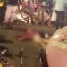 “Poderia tá trabalhando”: vídeo forte mostra ladrão quase morrendo após peia da população em Manaus