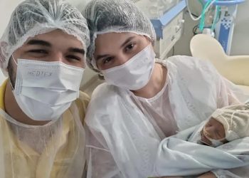 Zé Vaqueiro comunica que filho de 11 meses morreu: ‘Deus sabe de todas as coisas’