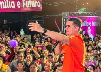 Pesquisa mostra David Almeida com 34,6% das intenções de votos e liderando em todos os cenários