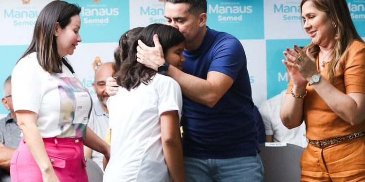 Ao reformar 345 escolas, David Almeida reduz em 50% notificações do MP há décadas ignoradas