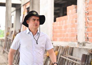 David Almeida vistoria construção de UBS porte 4 e assina duas ordens de serviço para construção de laboratório e Caps na capital