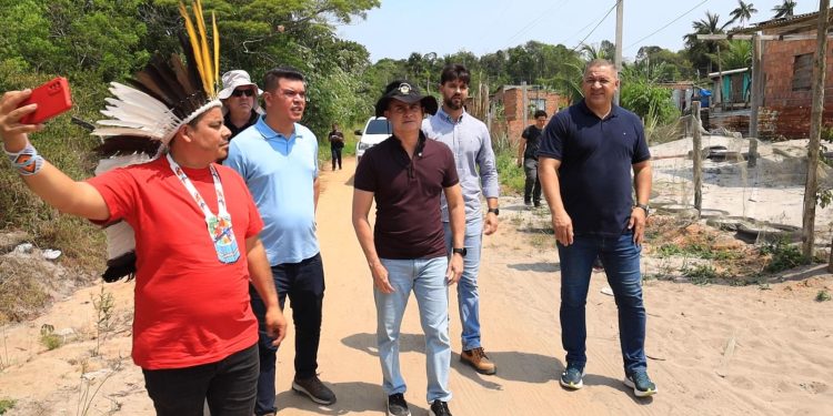 Prefeito David Almeida anuncia pavimentação de vias em comunidades do Tarumã