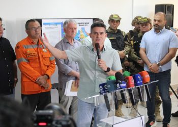 Prefeito David Almeida anuncia mudança no status da cidade para ‘mobilização’ e série de ações de combate às queimadas