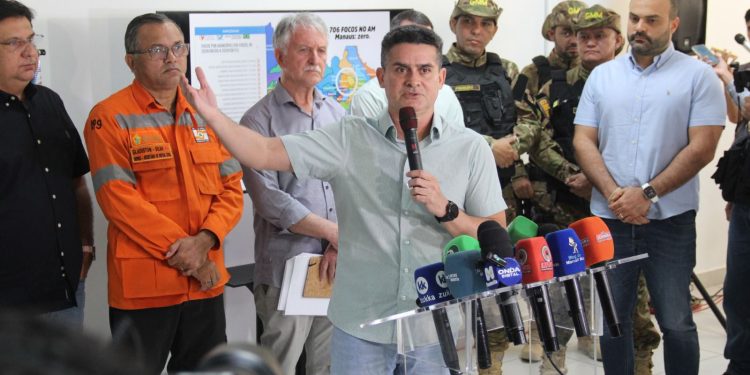 Prefeito David Almeida anuncia mudança no status da cidade para ‘mobilização’ e série de ações de combate às queimadas