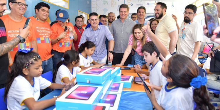 David Almeida comemora maior nota da história no Ideb e entrada de Manaus no TOP 5 da educação