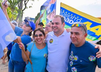 Bandeiraços de Roberto Cidade movimentam principais avenidas de Manaus