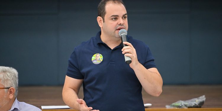 Roberto Cidade se reúne com escolas de samba e firma compromisso de fortalecer Carnaval de Manaus