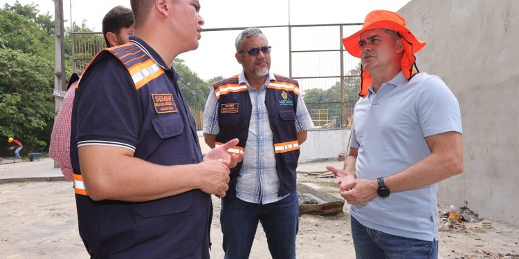 David Almeida fiscaliza andamento de obras em espaços esportivos