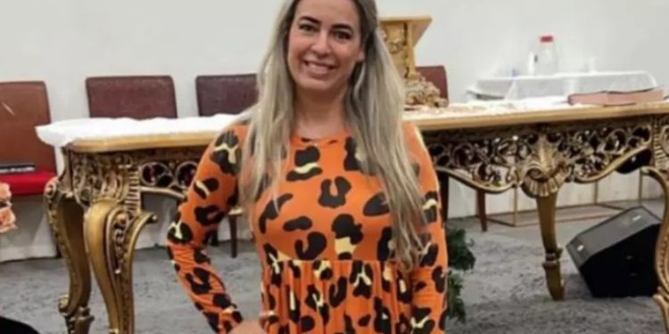 Cantora gospel é confundida com blindada, é baleada e fica com bala alojada no quadril