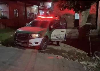 Homem é m0rt0 por dois pistoleiros enquanto tomava uma com a família em Manaus