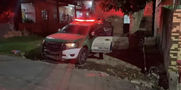 Homem é m0rt0 por dois pistoleiros enquanto tomava uma com a família em Manaus