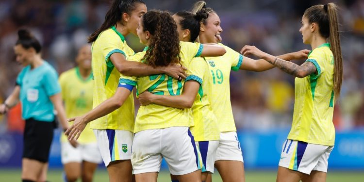 Poderosas: meninas do Brasil goleiam espanholas e estão na final das Olimpíadas de Paris