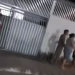 Vídeo: Drogado que bateu na própria mãe leva ‘sacode’ de criminosos: ‘Isso é pra tu aprender’; veja